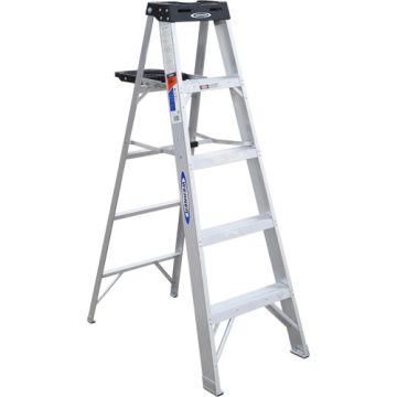 Step Ladder with Pail Shelf